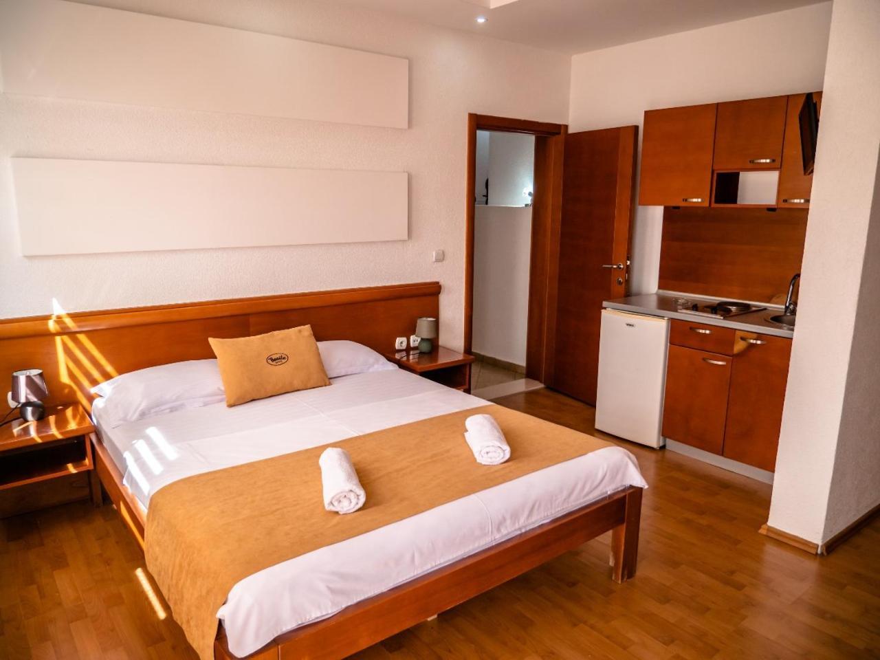 Apartments Bonita Ulcinj Bagian luar foto